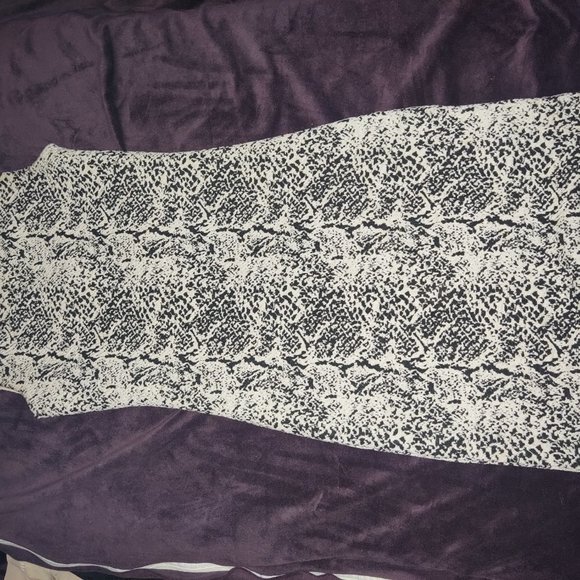 Dresses - Picture 6 of 12